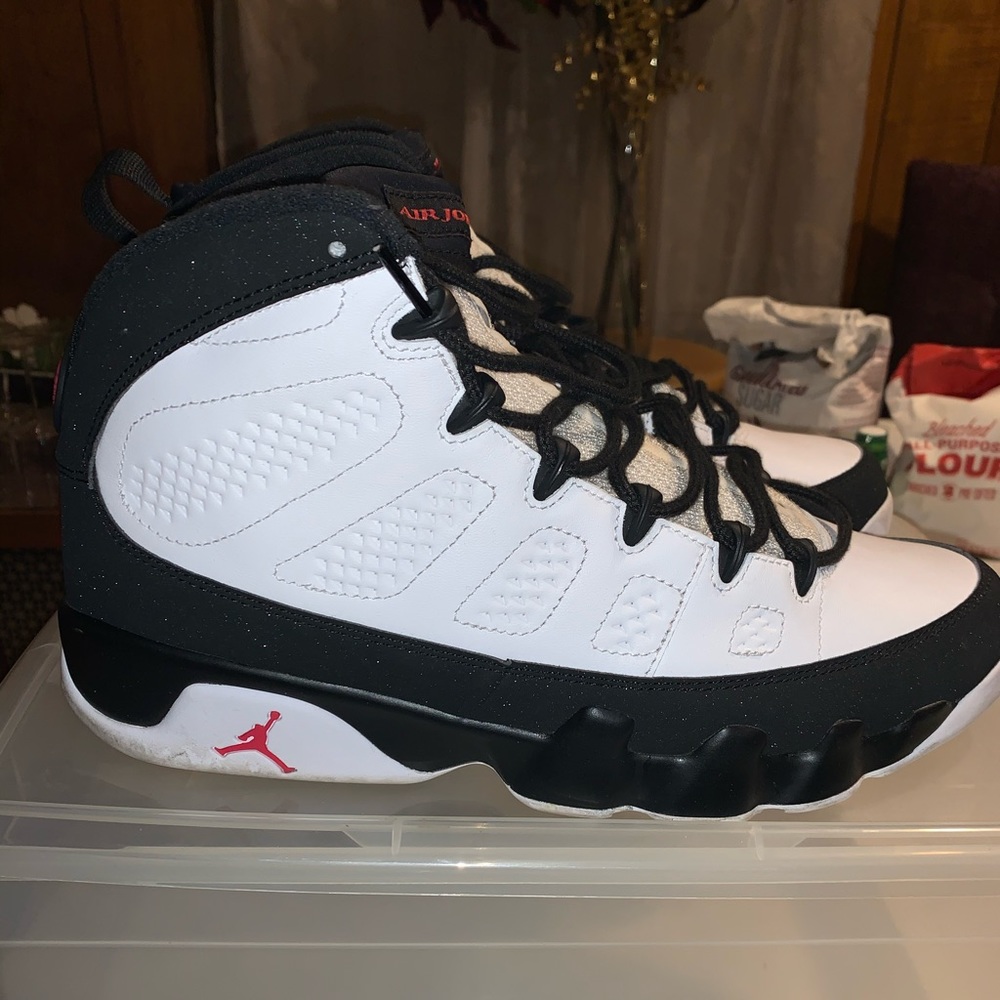 Jordan Retro 9 (2016). Black, white and red